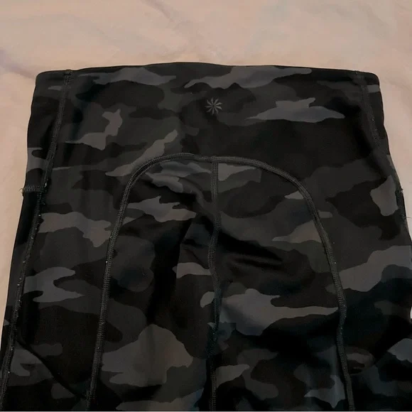 ✨SOLD✨ Athleta Ultimate 7/8 Tight Camo Leggings - Picture 11 of 13